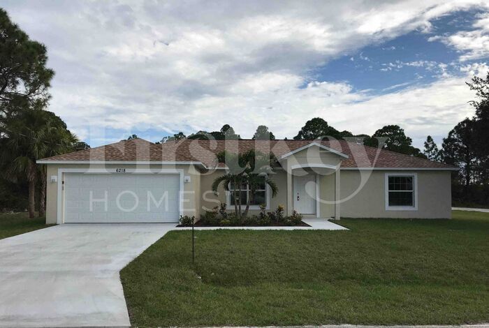 6218 Barrel St in Port Charlotte, FL - Building Photo