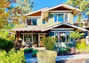 2504 NW Sacagawea Ln in Bend, OR - Building Photo