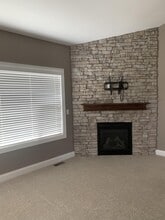 16008 Springbrook Trl in Urbandale, IA - Building Photo - Building Photo