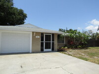 644 Cumberland Rd in Venice, FL - Foto de edificio - Building Photo