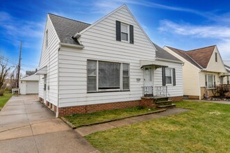 12328 Grannis Rd in Garfield Heights, OH - Building Photo - Building Photo
