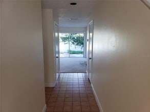 2961 W Knights Ave in Tampa, FL - Building Photo - Building Photo
