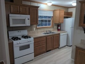 36 W Road Park in Woodford, VT - Building Photo