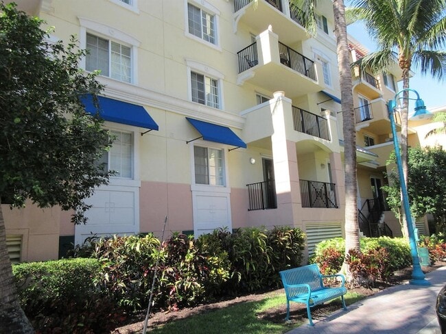 250 NE 3rd Ave, Unit 1213 in Delray Beach, FL - Building Photo - Building Photo