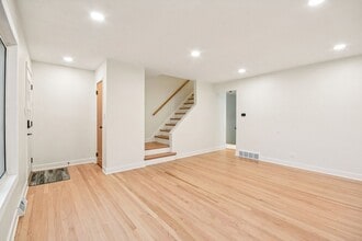 470 E Vallette St in Elmhurst, IL - Building Photo - Building Photo