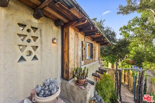 1403 Avon Park Terrace in Los Angeles, CA - Building Photo