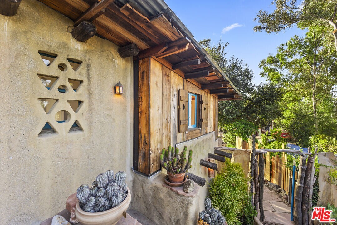 1403 Avon Park Terrace in Los Angeles, CA - Building Photo