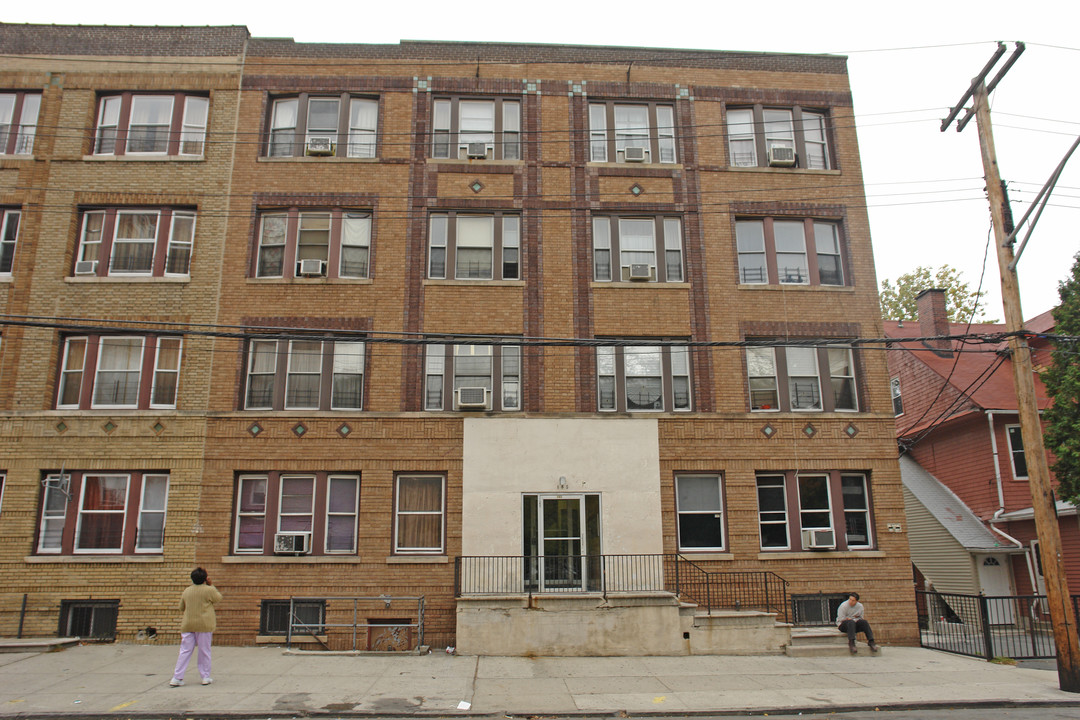 185 Valentine Ln in Yonkers, NY - Building Photo