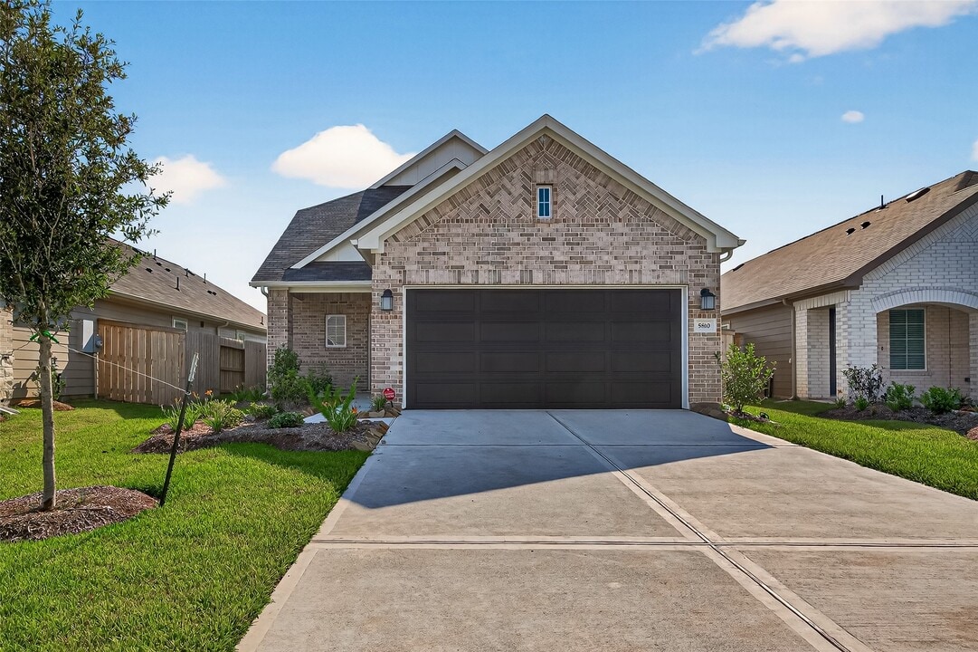 5810 Dawning Sun St in Fulshear, TX - Building Photo