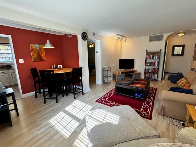 2107 N Scott St in Arlington, VA - Foto de edificio - Building Photo