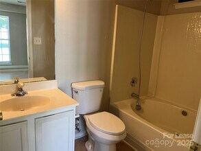 6918 Kentucky Derby Dr in Charlotte, NC - Building Photo - Building Photo