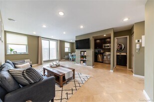 2 Richmond Rd in Lido Beach, NY - Building Photo