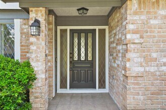 18711 Candlechase Dr in Spring, TX - Foto de edificio - Building Photo