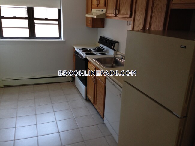 42 Harvard Ave in Brookline, MA - Building Photo - Building Photo