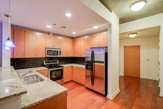 301 Demonbreun St, Unit 1919 in Nashville, TN - Foto de edificio - Building Photo