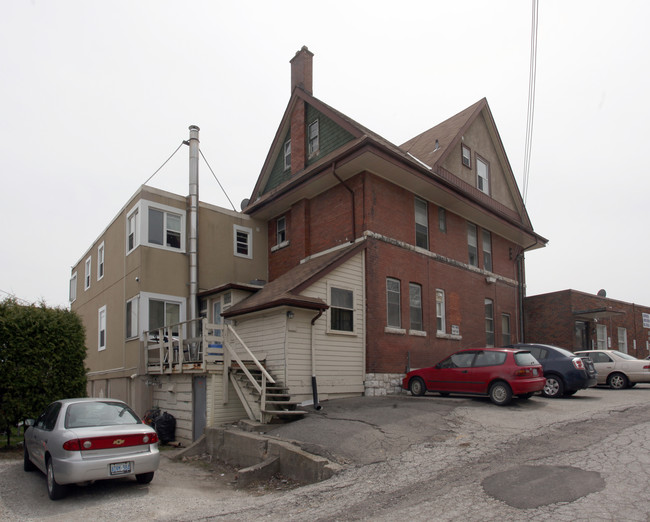 466 Millard Ave in Newmarket, ON - Building Photo - Primary Photo