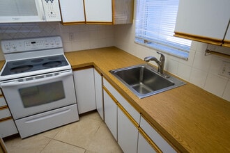 750 Rider Rd in Boynton Beach, FL - Foto de edificio - Building Photo