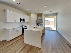 518 Silverbell Fls Pl in Henderson, NV - Building Photo - Building Photo