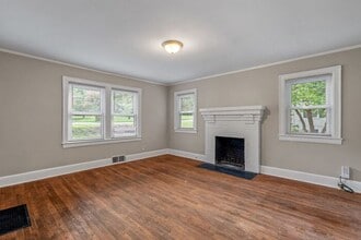 4318 Hilltop Rd in Greensboro, NC - Foto de edificio - Building Photo
