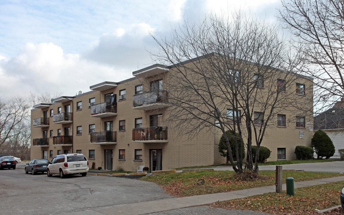 Apollo Apartments in Oshawa, ON - Building Photo