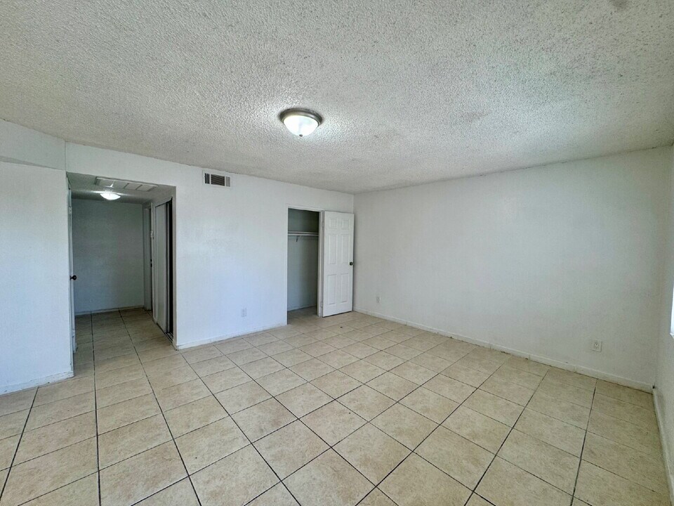 3427 E Cheyenne Ave in North Las Vegas, NV - Building Photo