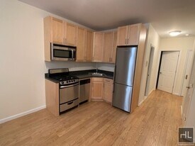 EAST 89 STREET, Unit B1 in New York, NY - Building Photo