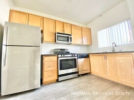 251 Robinson St in Los Angeles, CA - Building Photo