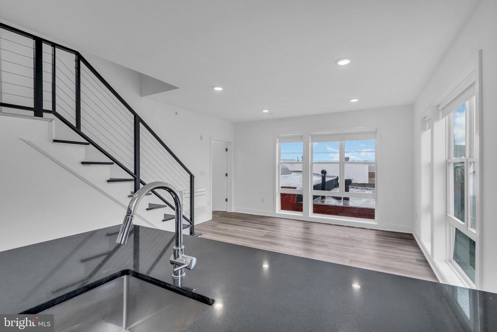 330 Cecil B. Moore Ave in Philadelphia, PA - Building Photo