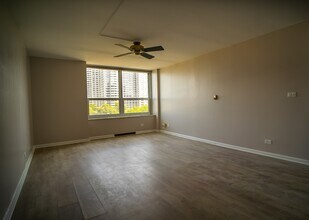 720 W Gordon Ter, Unit 7F in Chicago, IL - Building Photo - Building Photo