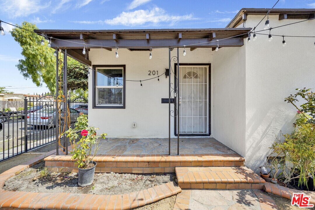 201 E 91st St in Los Angeles, CA - Building Photo
