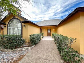 430 Northstar Dr in Laredo, TX - Building Photo - Building Photo