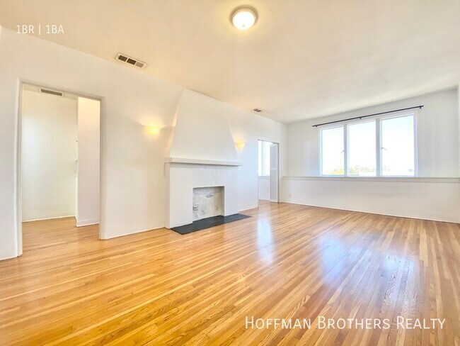 706 N Curson Ave in Los Angeles, CA - Building Photo - Building Photo