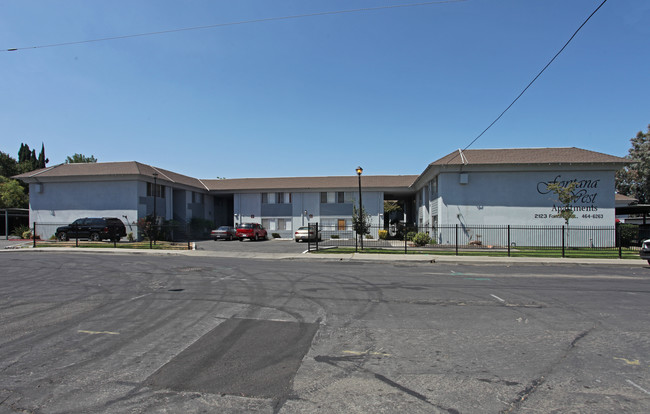 Fontana West Apartments in Stockton, CA - Foto de edificio - Building Photo