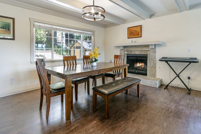 27905 W Shore Rd in Lake Arrowhead, CA - Building Photo - Building Photo