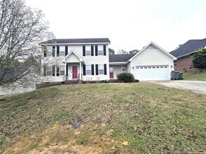 5527 Rising Ridge Dr in Hope Mills, NC - Building Photo - Building Photo