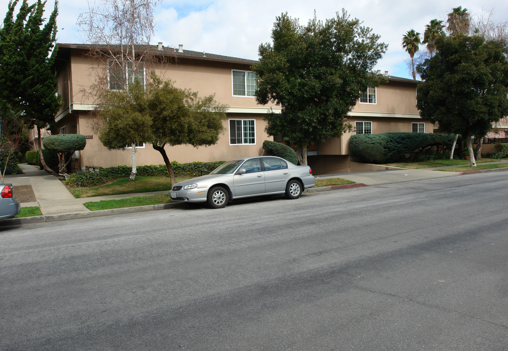 Ayala Place Apartments in Sunnyvale, CA - Foto de edificio