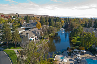 Amador Lakes Apartments in Dublin, CA - Foto de edificio - Building Photo
