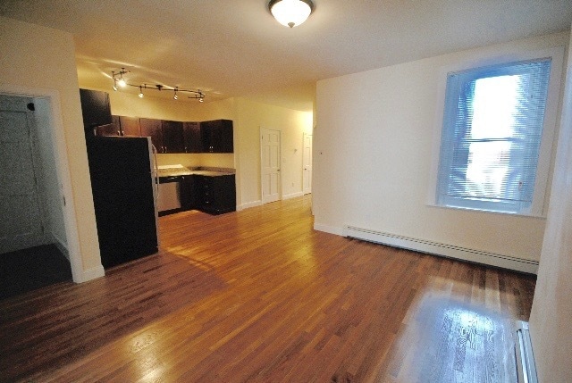 342 Meridian St, Unit 4 in Boston, MA - Building Photo - Building Photo