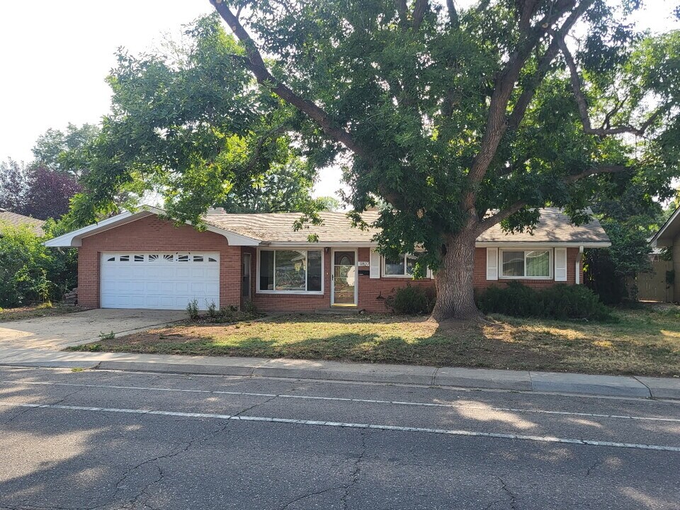1827 Collyer St in Longmont, CO - Building Photo