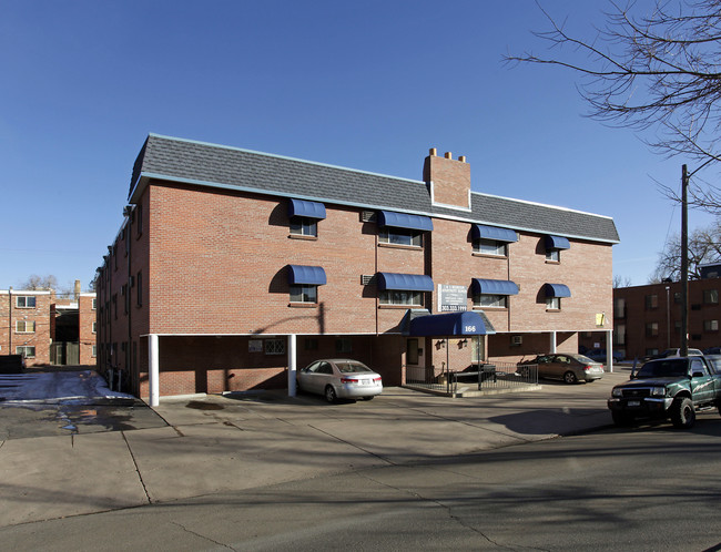 Logan Court in Denver, CO - Foto de edificio - Building Photo