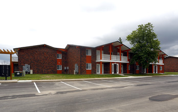 The Haciendas in Indianapolis, IN - Foto de edificio - Building Photo