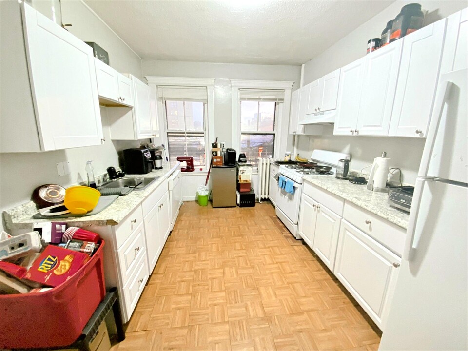 447 Park Dr, Unit G1 in Boston, MA - Building Photo