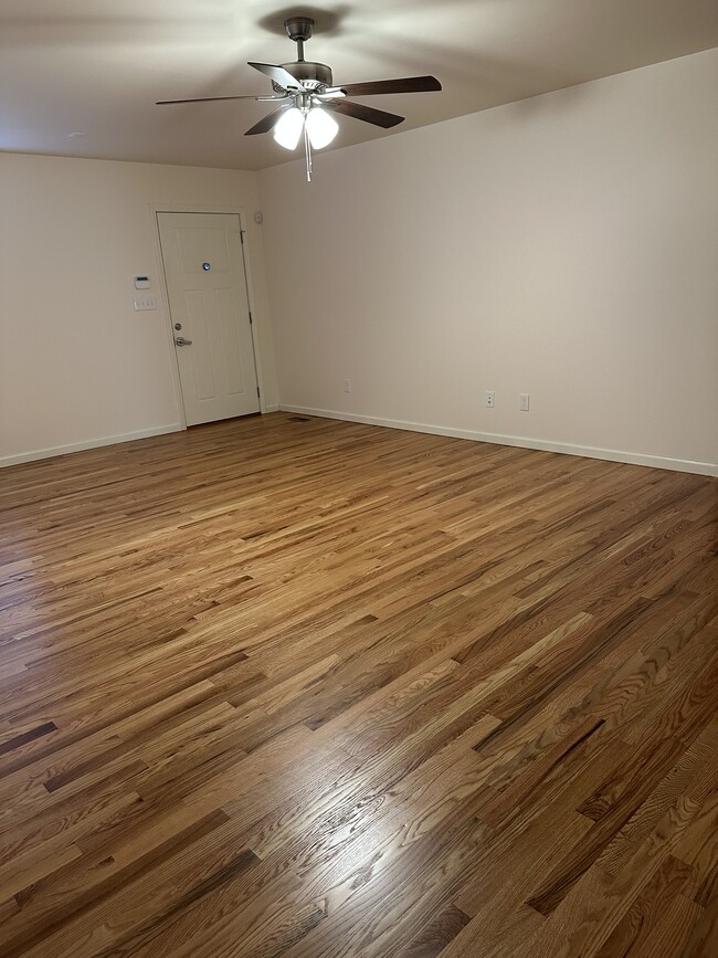 406 23rd Avenue Pl NE in Hickory, NC - Foto de edificio - Building Photo