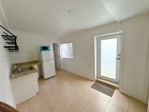 323 NW 105th St in Miami, FL - Building Photo - Building Photo