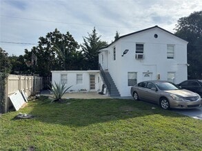 921 N 17th Ct in Hollywood, FL - Building Photo - Building Photo