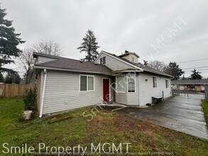 10153 SE Pardee St in Portland, OR - Building Photo - Building Photo