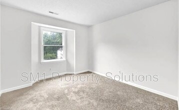 2328 W Vandalia Rd in Greensboro, NC - Building Photo - Building Photo
