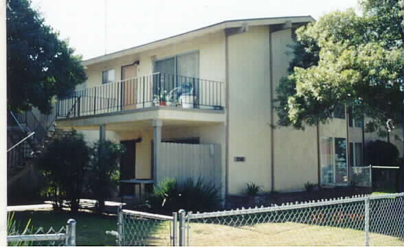 1240 Azalea St in Oxnard, CA - Foto de edificio - Building Photo