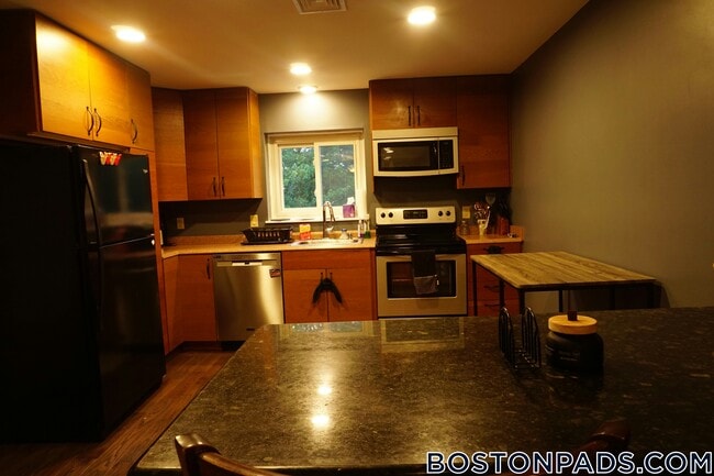 5455 N Main St in Fall River, MA - Building Photo - Building Photo