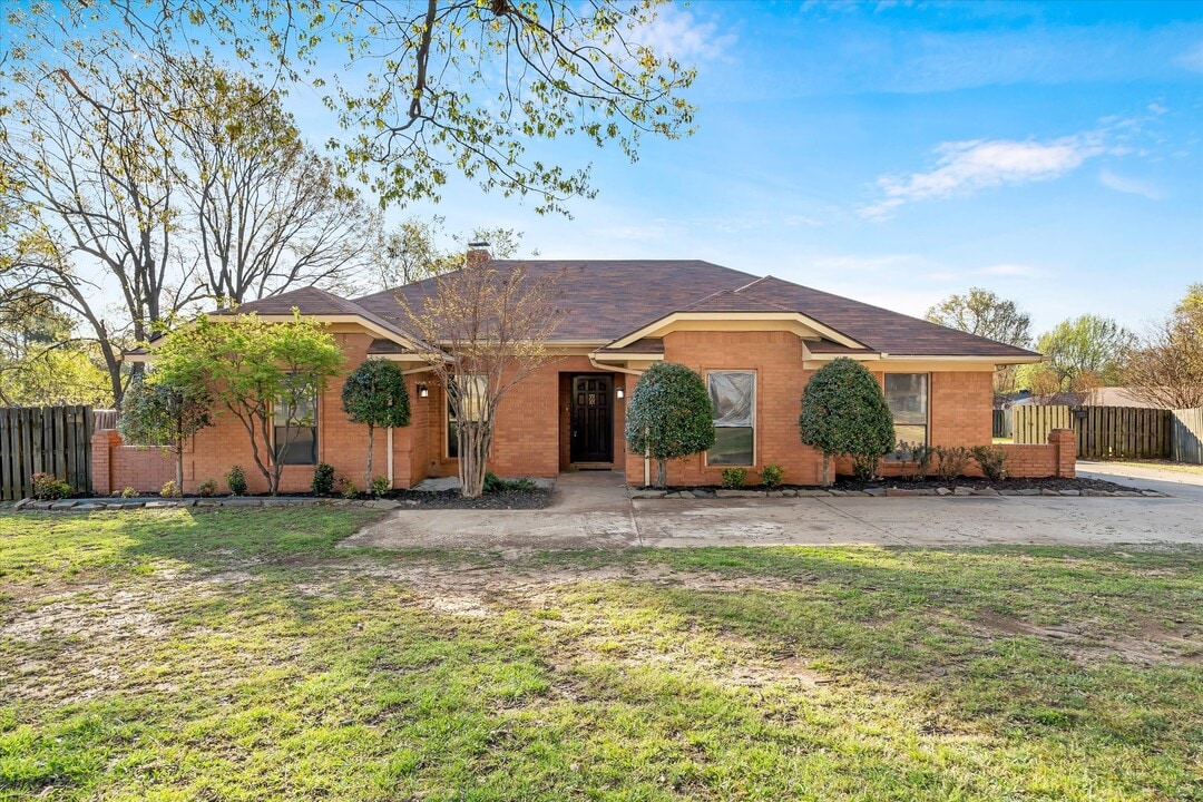 1500 Hillcrest Dr in Jonesboro, AR - Building Photo